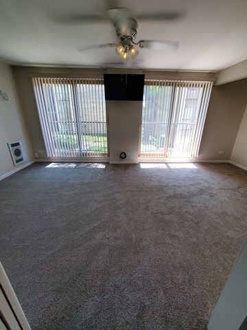 1940 Cherry Lane 213, Northbrook, IL 60062