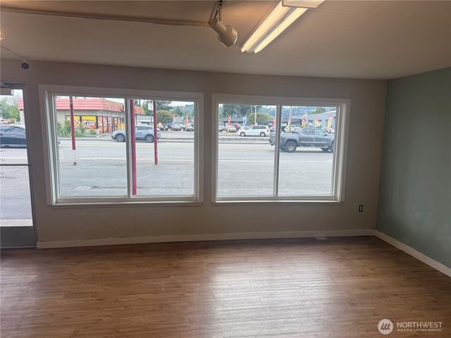 420 auburn Way N, Auburn, WA 98002