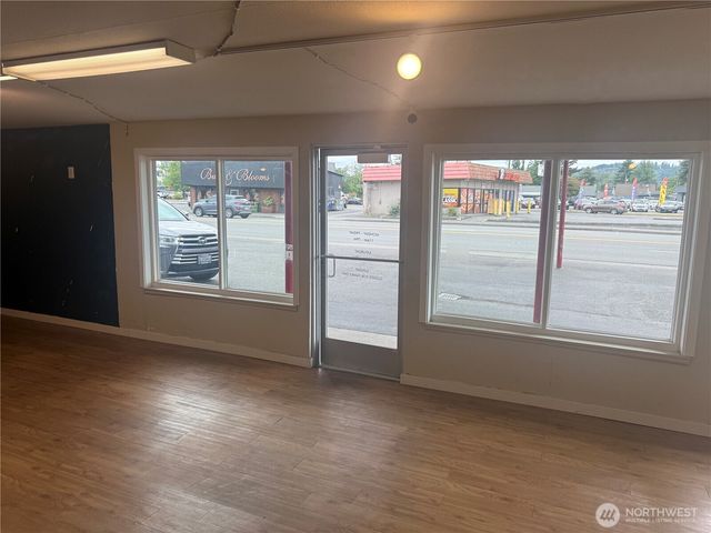 420 auburn Way N, Auburn, WA 98002
