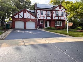 10 Chestnut Court E, Buffalo Grove, IL 60089