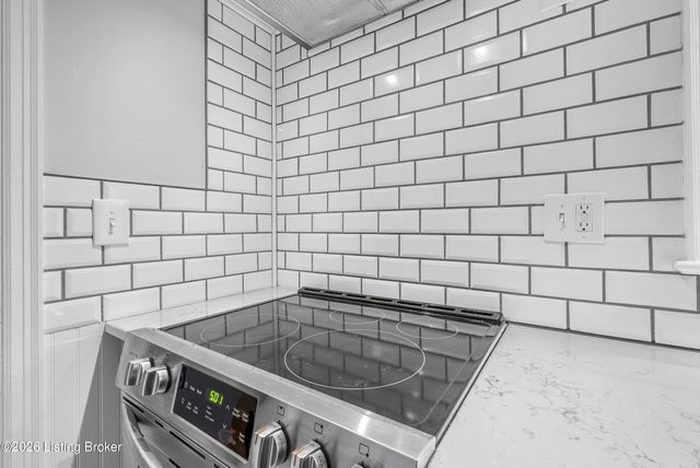 30 Narwood Dr, Louisville, KY 40299