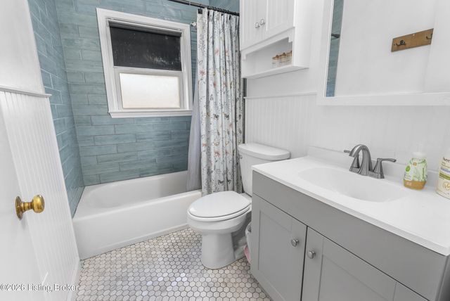 30 Narwood Dr, Louisville, KY 40299