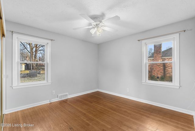 30 Narwood Dr, Louisville, KY 40299