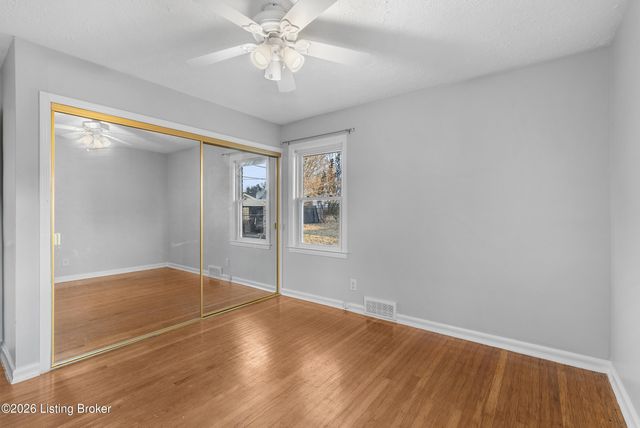 30 Narwood Dr, Louisville, KY 40299