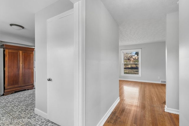 30 Narwood Dr, Louisville, KY 40299