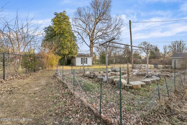 30 Narwood Dr, Louisville, KY 40299