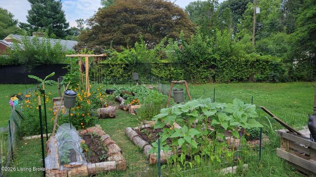 30 Narwood Dr, Louisville, KY 40299