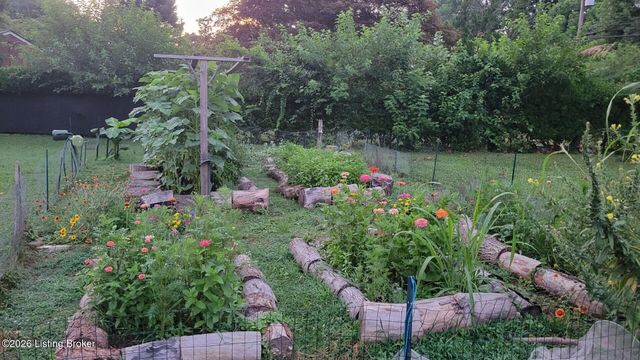 30 Narwood Dr, Louisville, KY 40299