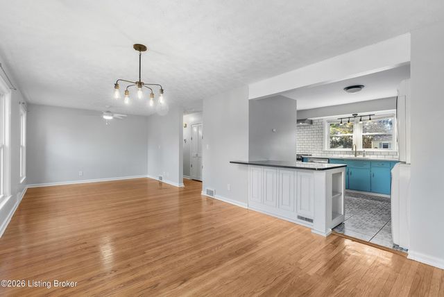 30 Narwood Dr, Louisville, KY 40299