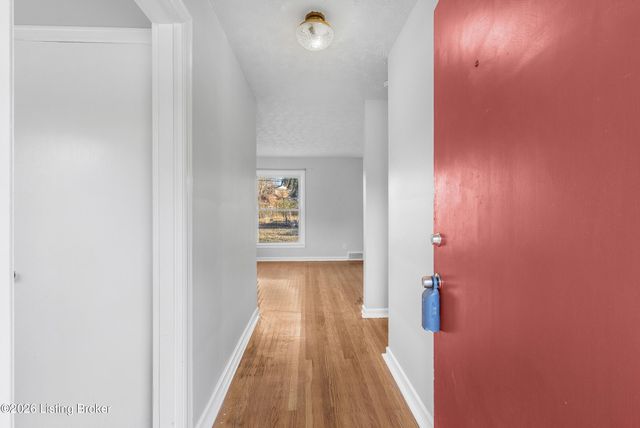 30 Narwood Dr, Louisville, KY 40299