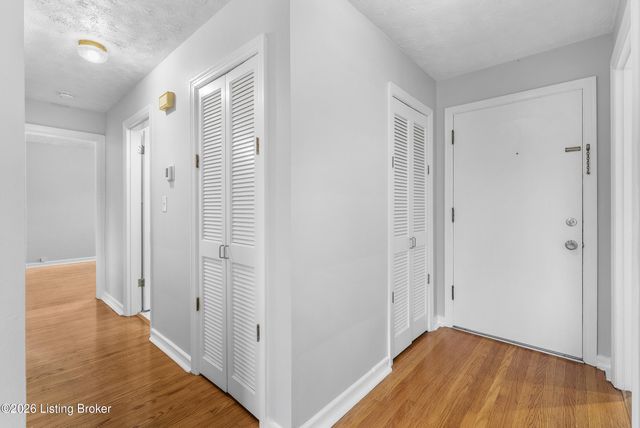 30 Narwood Dr, Louisville, KY 40299