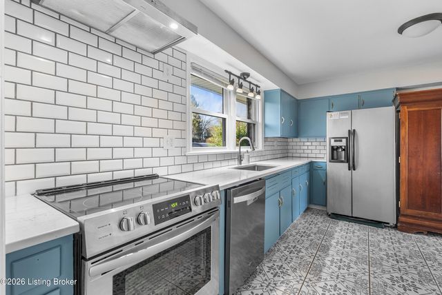 30 Narwood Dr, Louisville, KY 40299