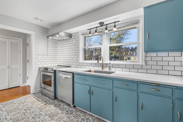 30 Narwood Dr, Louisville, KY 40299