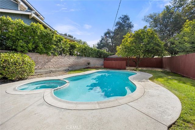 369 San Juan Way, La Canada Flintridge, CA 91011