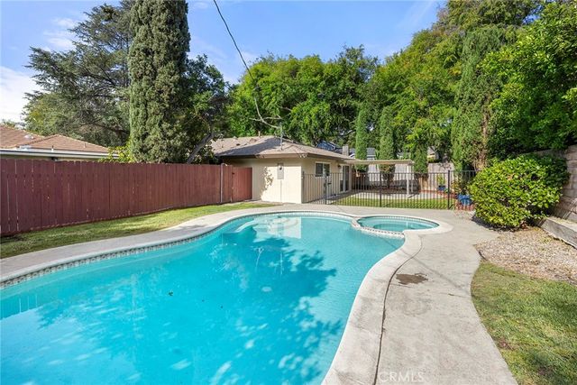 369 San Juan Way, La Canada Flintridge, CA 91011