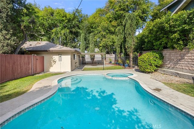 369 San Juan Way, La Canada Flintridge, CA 91011