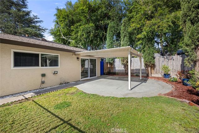 369 San Juan Way, La Canada Flintridge, CA 91011