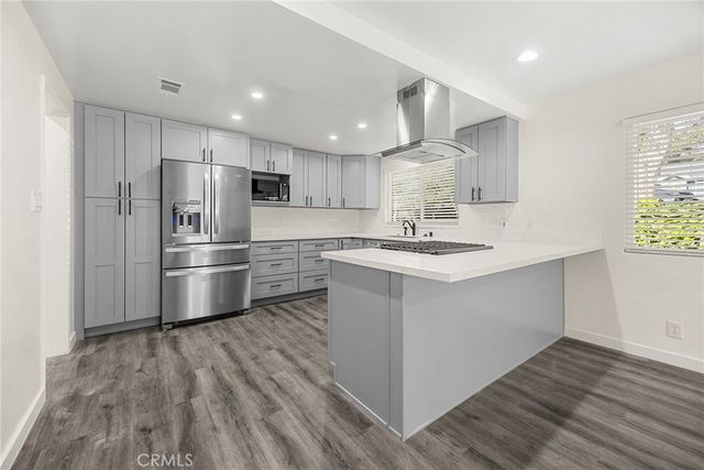 369 San Juan Way, La Canada Flintridge, CA 91011