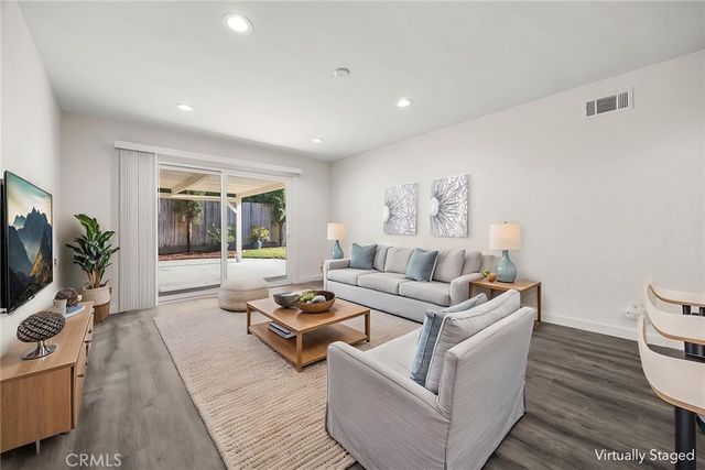 369 San Juan Way, La Canada Flintridge, CA 91011