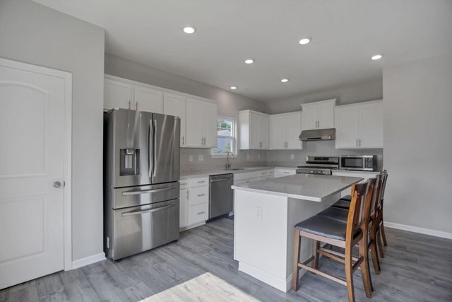 611 Timber Valley Drive, Pataskala, OH 43062