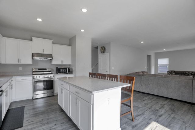 611 Timber Valley Drive, Pataskala, OH 43062