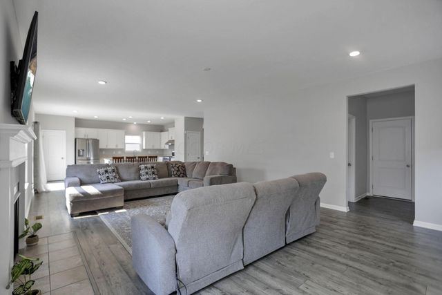 611 Timber Valley Drive, Pataskala, OH 43062