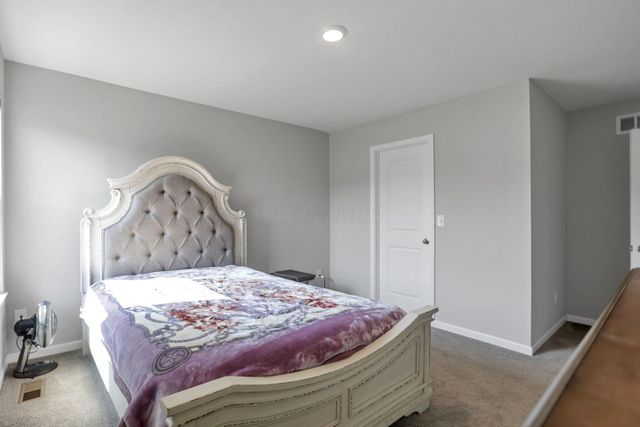 611 Timber Valley Drive, Pataskala, OH 43062