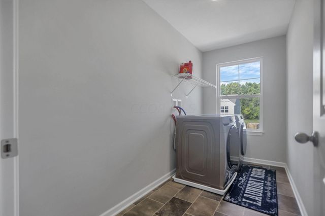 611 Timber Valley Drive, Pataskala, OH 43062