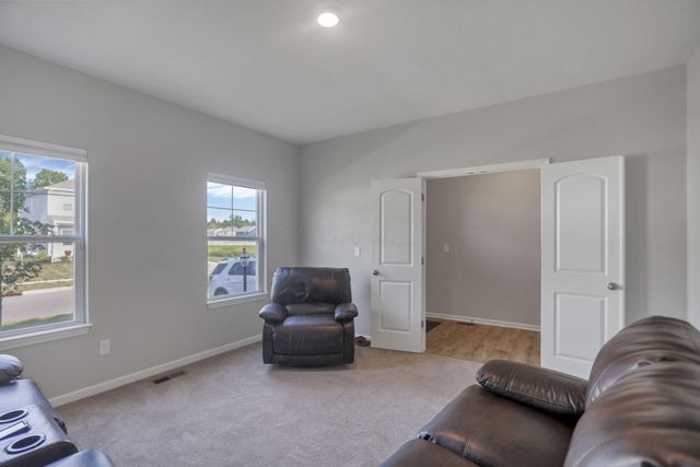 611 Timber Valley Drive, Pataskala, OH 43062