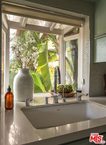 156 S La Peer Drive, Beverly Hills, CA 90211