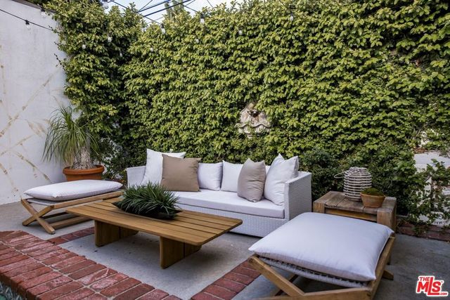 156 S La Peer Drive, Beverly Hills, CA 90211