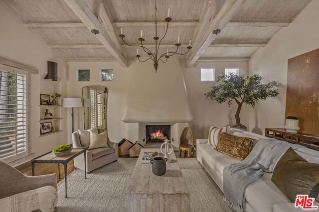 156 S La Peer Drive, Beverly Hills, CA 90211