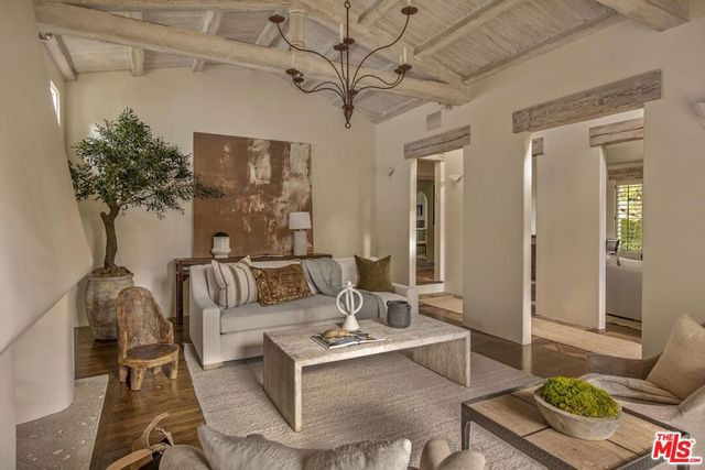 156 S La Peer Drive, Beverly Hills, CA 90211