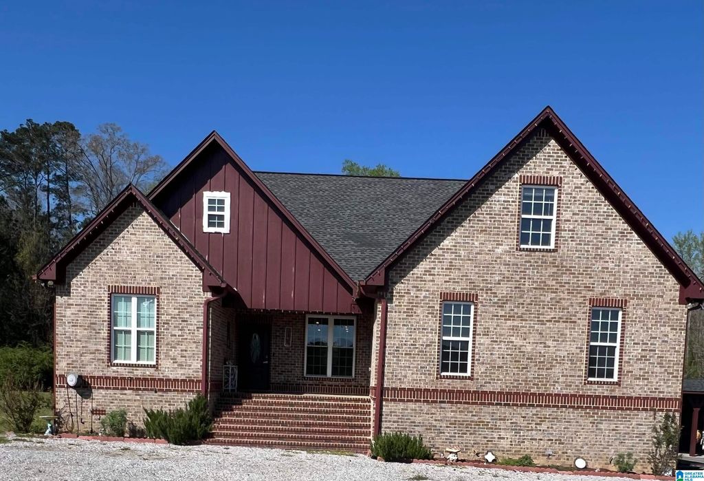 185 BATTLES CIRCLE, Clanton, AL 35045