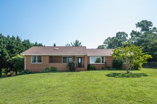 1874 Hales Ford RD, Moneta, VA 24121