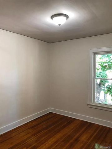 1052 Beaconsfield Ave., Grosse Pointe Park, MI 48230