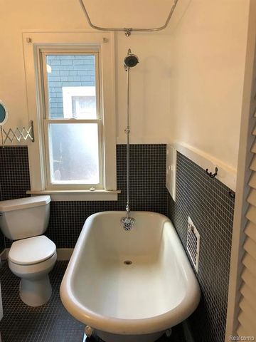 1052 Beaconsfield Ave., Grosse Pointe Park, MI 48230