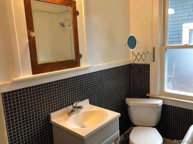 1052 Beaconsfield Ave., Grosse Pointe Park, MI 48230