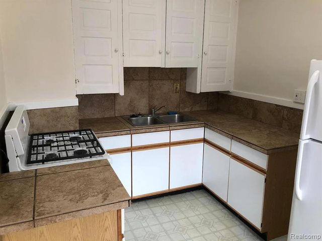 1052 Beaconsfield Ave., Grosse Pointe Park, MI 48230