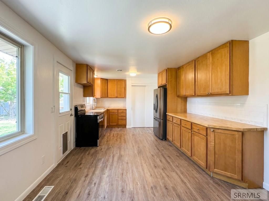 Image 4 of property listing at 2237 Logan Drive, Idaho Falls, ID 83401
