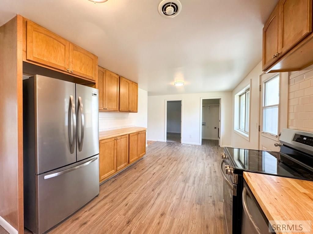 Image 6 of property listing at 2237 Logan Drive, Idaho Falls, ID 83401