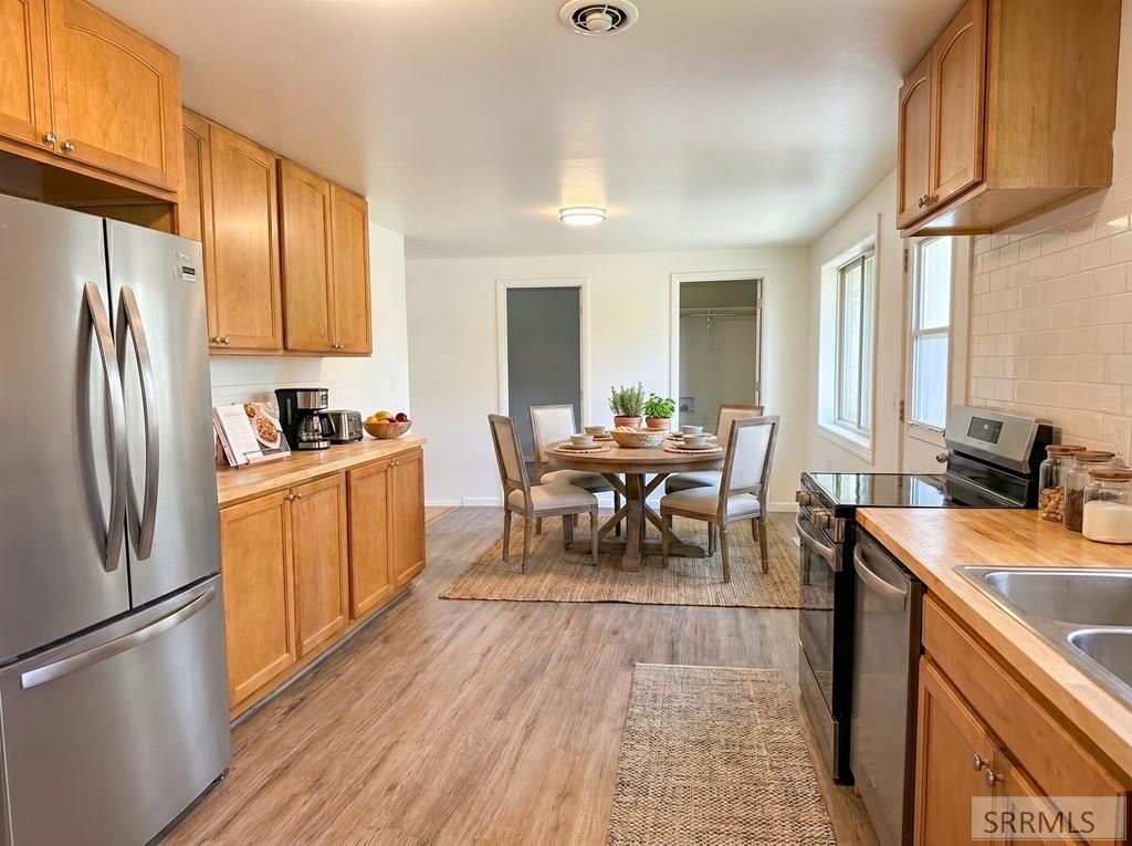 Image 7 of property listing at 2237 Logan Drive, Idaho Falls, ID 83401
