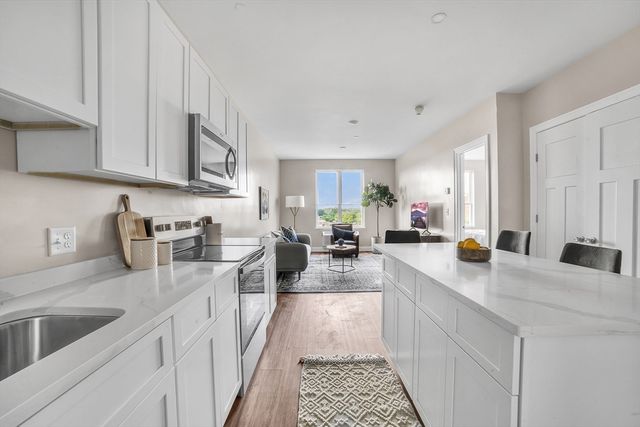 127 Centre St 507, Brockton, MA 02302