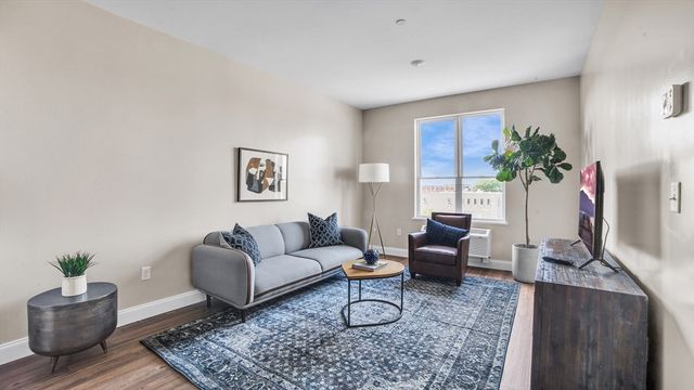 127 Centre St 507, Brockton, MA 02302
