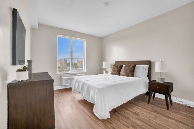 127 Centre St 507, Brockton, MA 02302