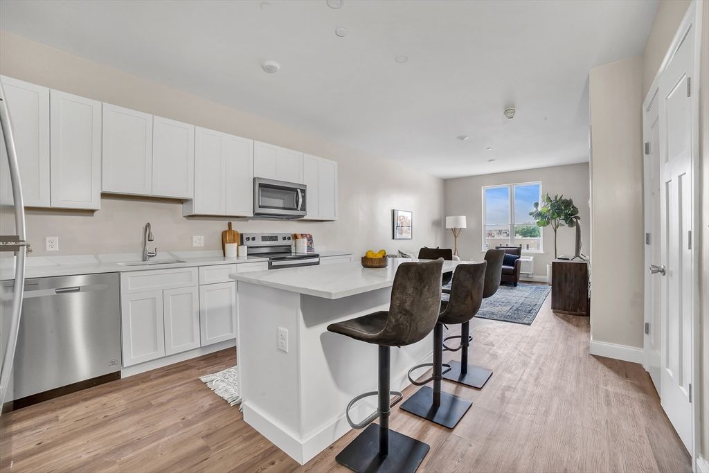 127 Centre St 507, Brockton, MA 02302
