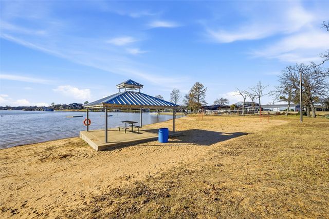 111 Lone Star Drive, Gainesville, TX 76240