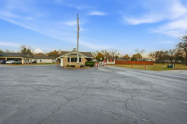 111 Lone Star Drive, Gainesville, TX 76240