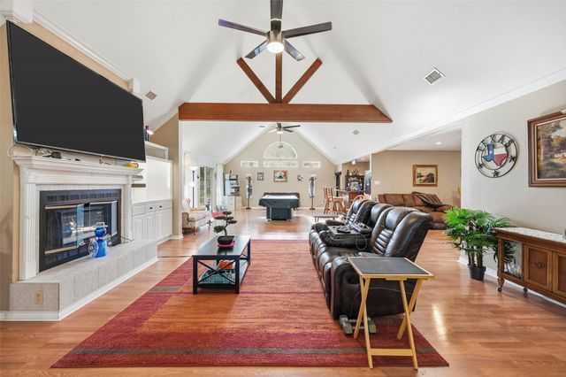 111 Lone Star Drive, Gainesville, TX 76240