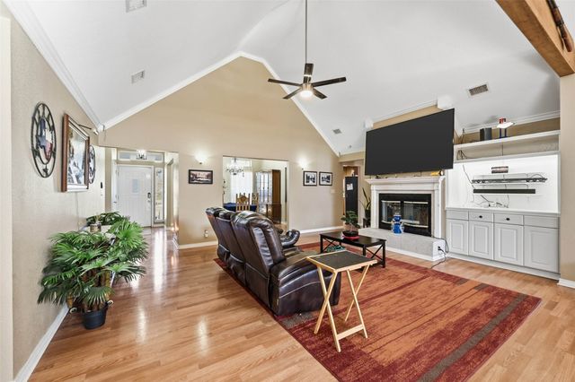 111 Lone Star Drive, Gainesville, TX 76240